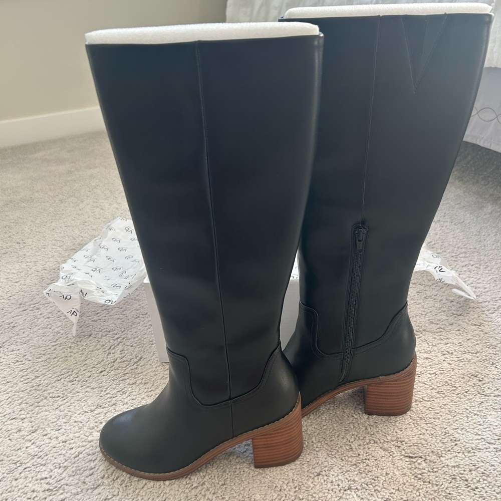 Dolce Vita Black Knee-High Block Heel Boots excellent condition